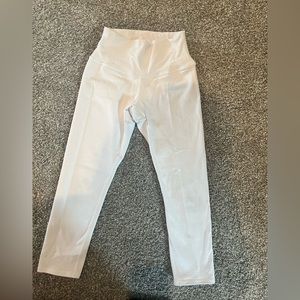 White ALO Yoga leggings, size XS